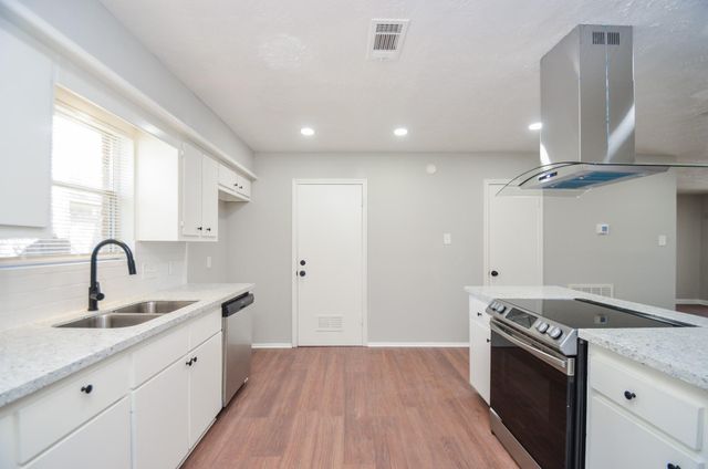 123 Cypress Lane, Conroe, TX 77301