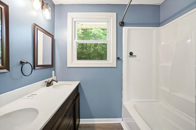 1709 W Elmwood Rd, Clarksville, TN 37040