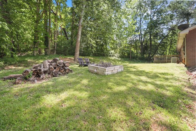 1709 W Elmwood Rd, Clarksville, TN 37040