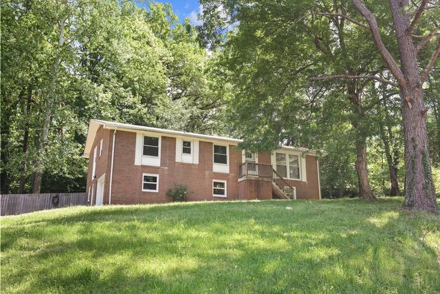 1709 W Elmwood Rd, Clarksville, TN 37040
