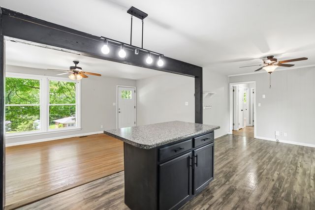1709 W Elmwood Rd, Clarksville, TN 37040
