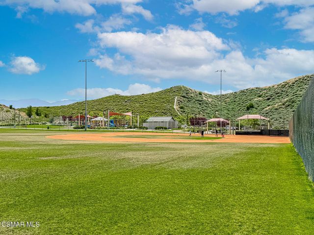 19373 Moriah Lane, Saugus, CA 91350