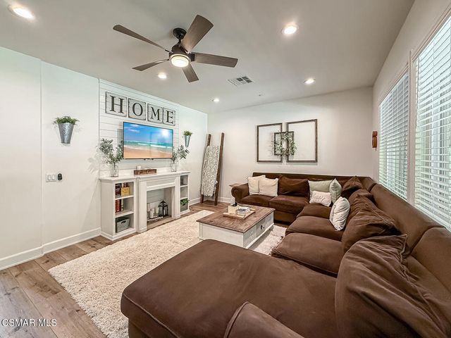 19373 Moriah Lane, Saugus, CA 91350