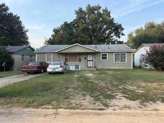 424 Beech Grove Dr, Forrest City, AR 72335