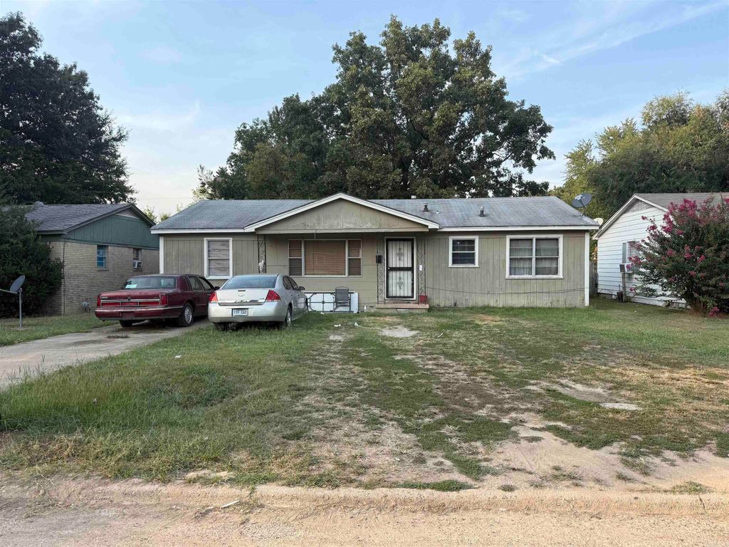 424 Beech Grove Dr, Forrest City, AR 72335