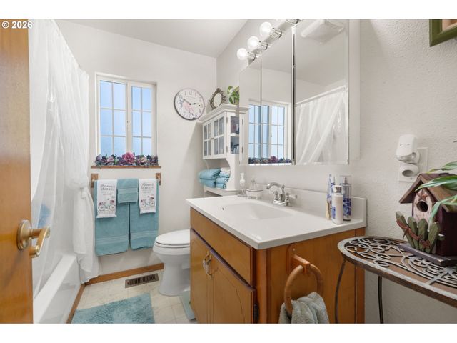 5514 H JACKSON Hwy, Toledo, WA 98591