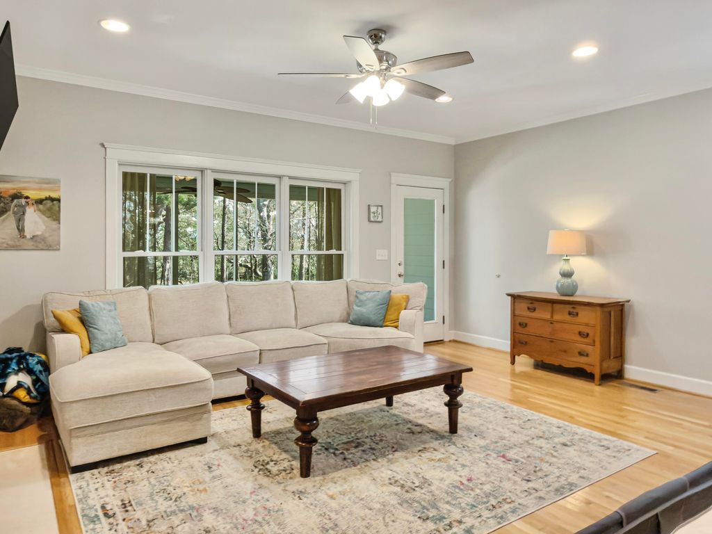 Image 20 of property listing at 161 Etiwan Pointe Drive, Mount Pleasant, SC 29464