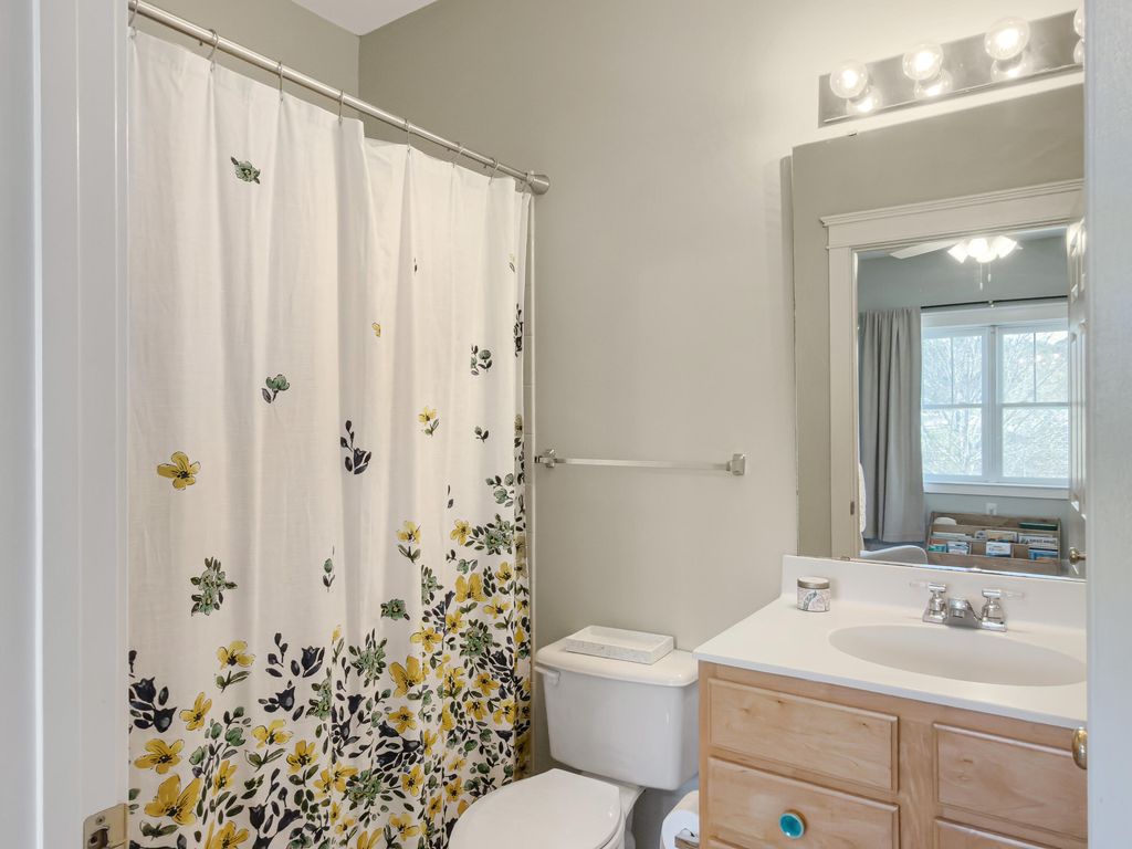 Image 24 of property listing at 161 Etiwan Pointe Drive, Mount Pleasant, SC 29464