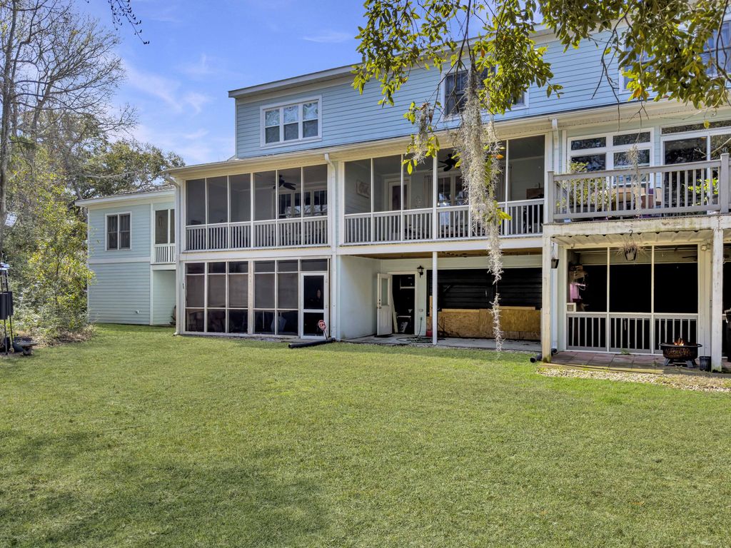 Image 33 of property listing at 161 Etiwan Pointe Drive, Mount Pleasant, SC 29464