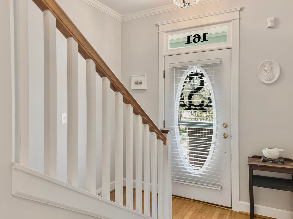 Image 6 of property listing at 161 Etiwan Pointe Drive, Mount Pleasant, SC 29464