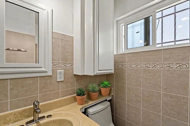 3867 35th St, San Diego, CA 92104