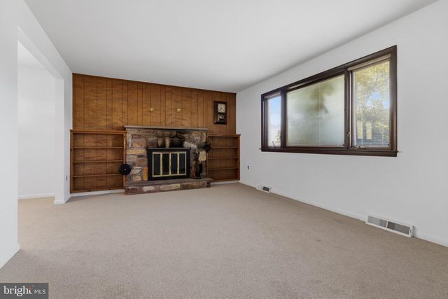 509 PENROSE LN, Warminster, PA 18974