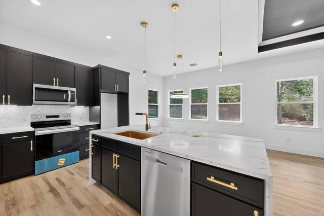 137 N Pohakea DR, Bastrop, TX 78602