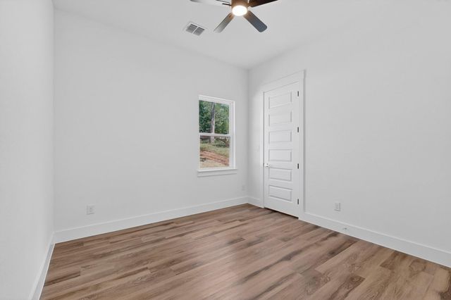 137 N Pohakea DR, Bastrop, TX 78602
