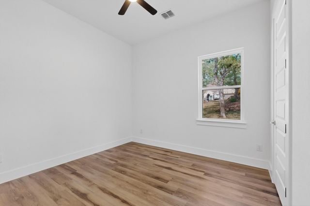 137 N Pohakea DR, Bastrop, TX 78602