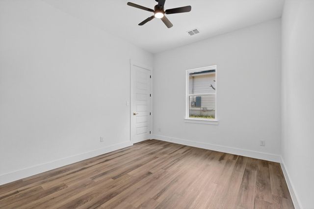 137 N Pohakea DR, Bastrop, TX 78602