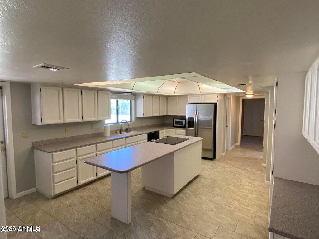Image 14 of property listing at 5116 E BERNEIL Drive, Paradise Valley, AZ 85253
