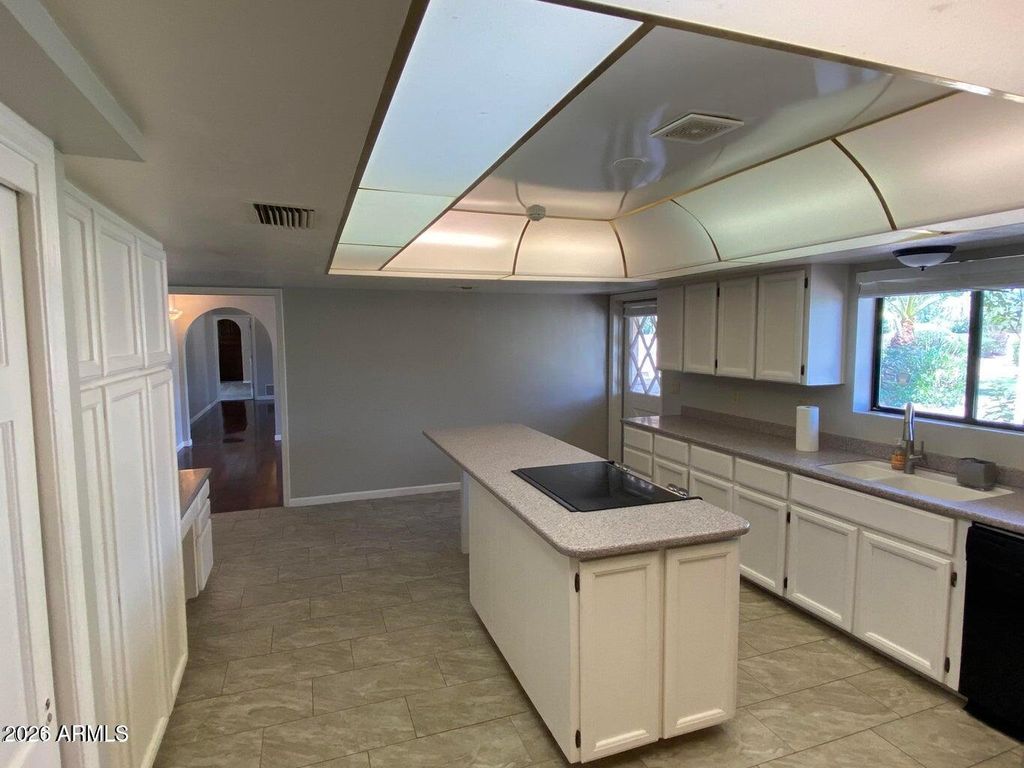 Image 15 of property listing at 5116 E BERNEIL Drive, Paradise Valley, AZ 85253