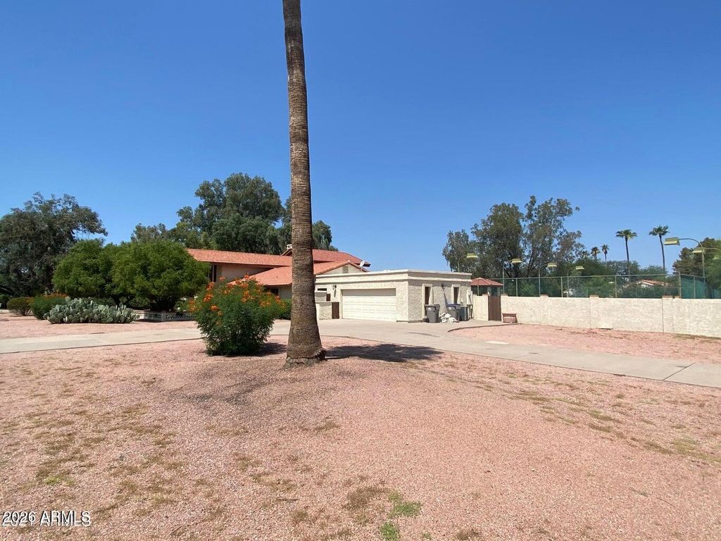 Image 2 of property listing at 5116 E BERNEIL Drive, Paradise Valley, AZ 85253