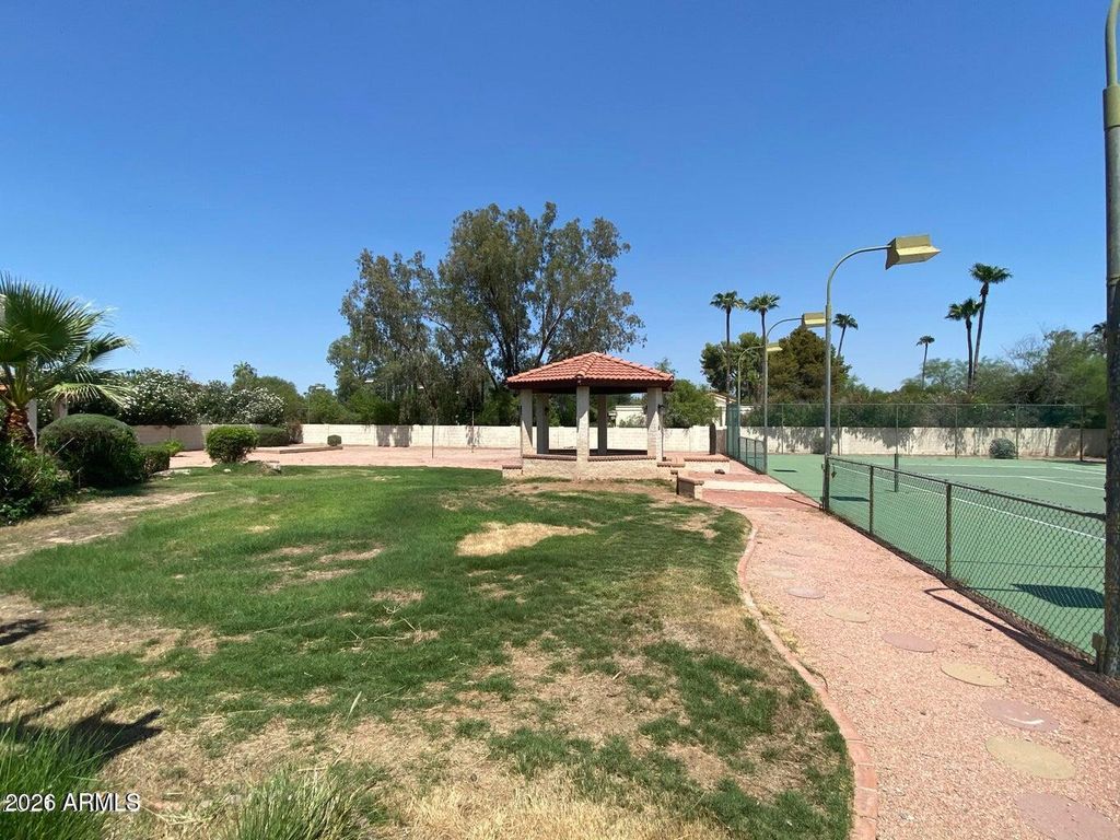 Image 33 of property listing at 5116 E BERNEIL Drive, Paradise Valley, AZ 85253