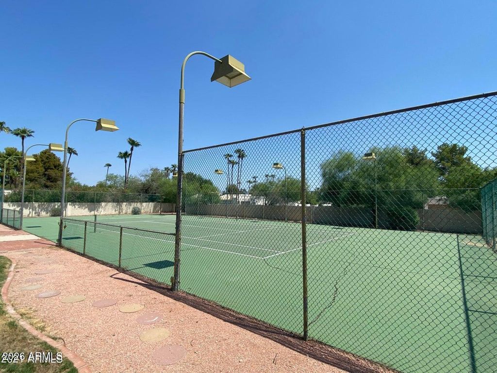 Image 34 of property listing at 5116 E BERNEIL Drive, Paradise Valley, AZ 85253