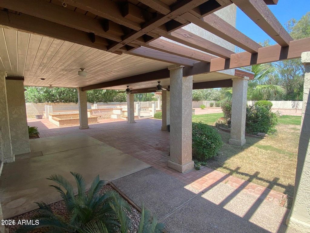 Image 35 of property listing at 5116 E BERNEIL Drive, Paradise Valley, AZ 85253