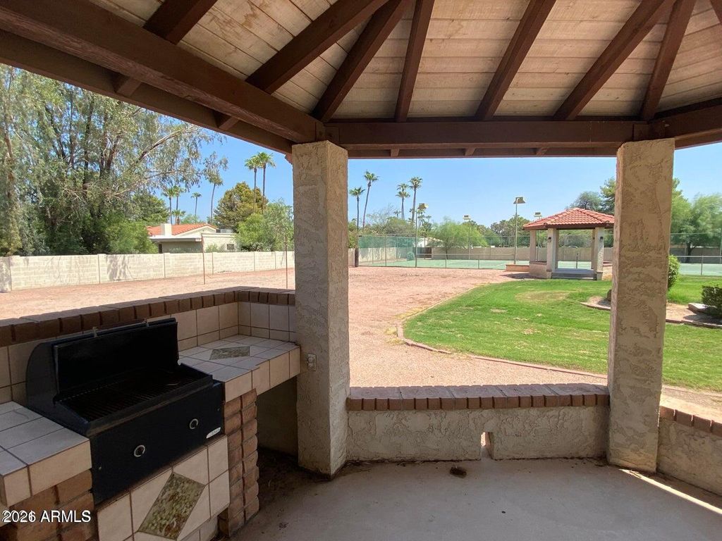 Image 37 of property listing at 5116 E BERNEIL Drive, Paradise Valley, AZ 85253