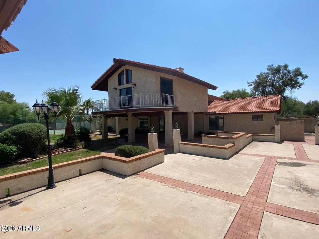 Image 38 of property listing at 5116 E BERNEIL Drive, Paradise Valley, AZ 85253