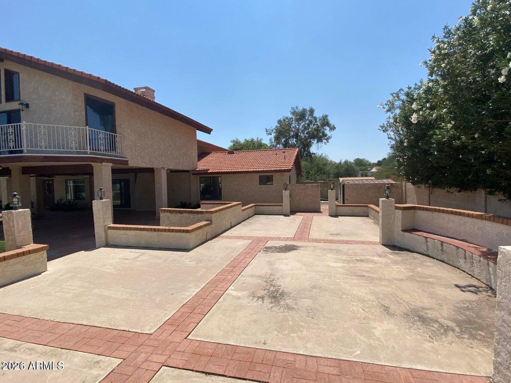 Image 39 of property listing at 5116 E BERNEIL Drive, Paradise Valley, AZ 85253