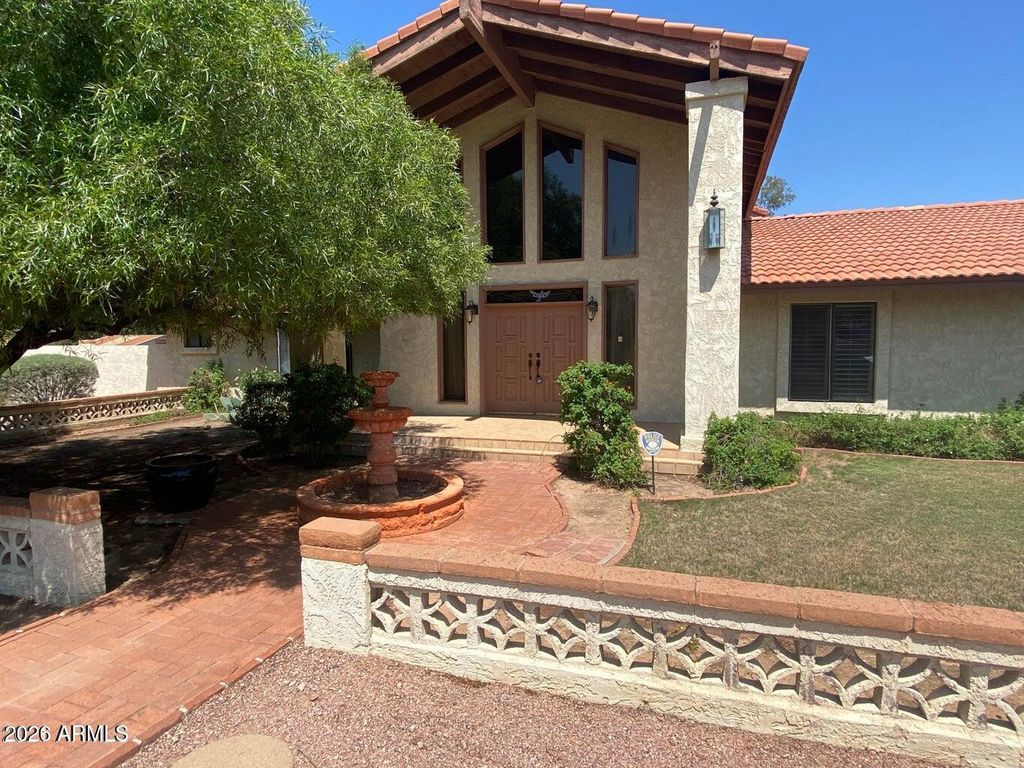 Image 4 of property listing at 5116 E BERNEIL Drive, Paradise Valley, AZ 85253