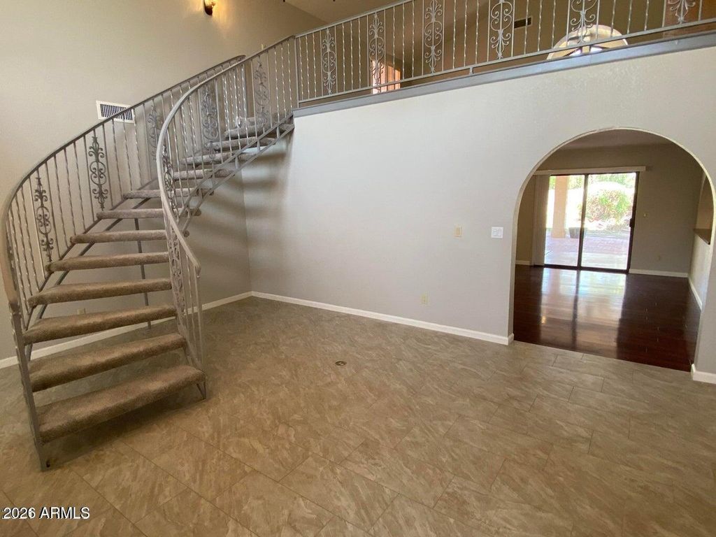 Image 5 of property listing at 5116 E BERNEIL Drive, Paradise Valley, AZ 85253