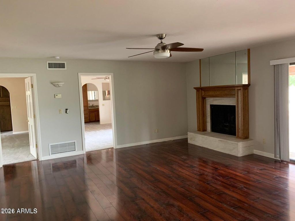 Image 8 of property listing at 5116 E BERNEIL Drive, Paradise Valley, AZ 85253