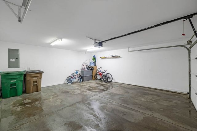 1046 10th Avenue NW, Altoona, IA 50009