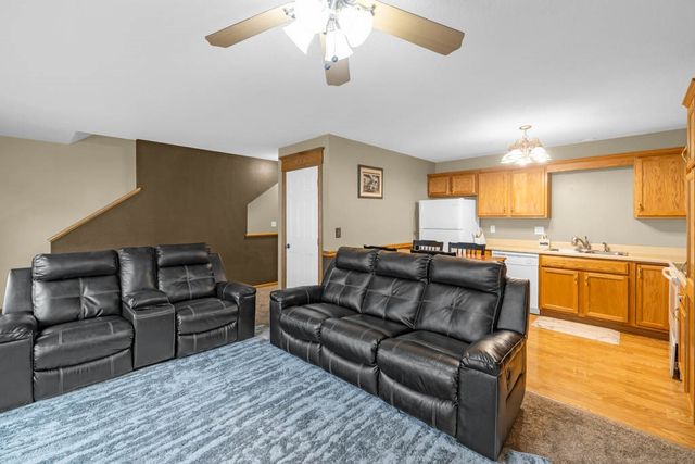 1046 10th Avenue NW, Altoona, IA 50009