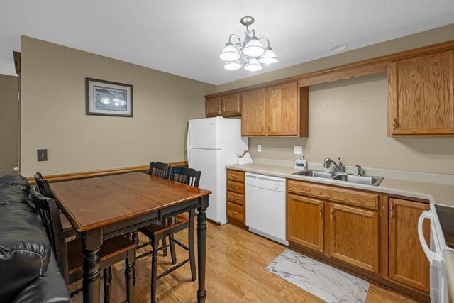 1046 10th Avenue NW, Altoona, IA 50009