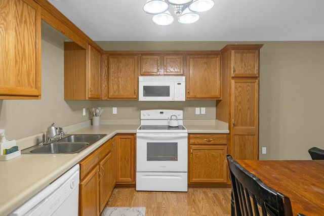 1046 10th Avenue NW, Altoona, IA 50009