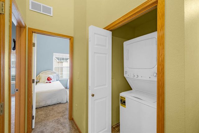 1046 10th Avenue NW, Altoona, IA 50009