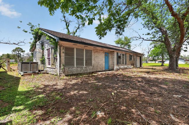 134 Scout Road, Freeport, TX 77541