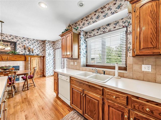504 NE 94th Court, Kansas City, MO 64155