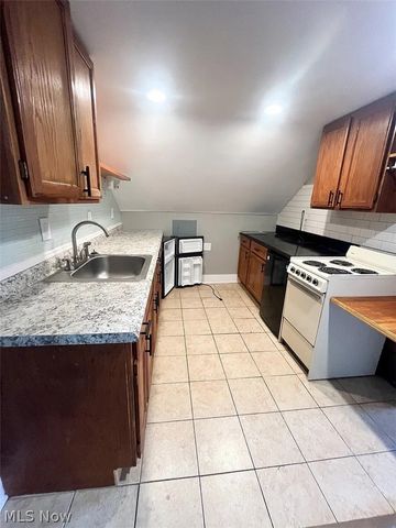 1304 W 64th 5, Cleveland, OH 44102