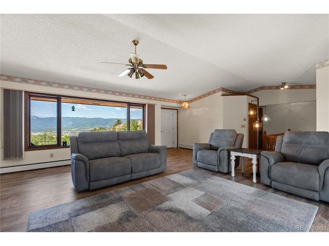 380 Scrub Oak Cir, Monument, CO 80132