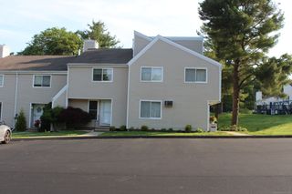 9 Watch Hill Circle 9, Cromwell, CT 06416