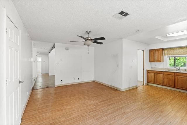 6329 Maywood Ln, Stockton, CA 95207