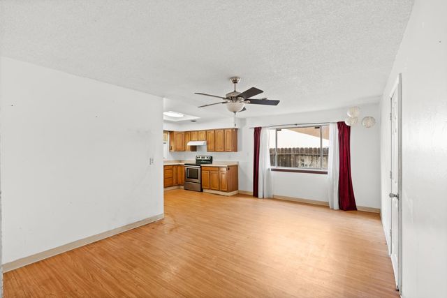 6329 Maywood Ln, Stockton, CA 95207