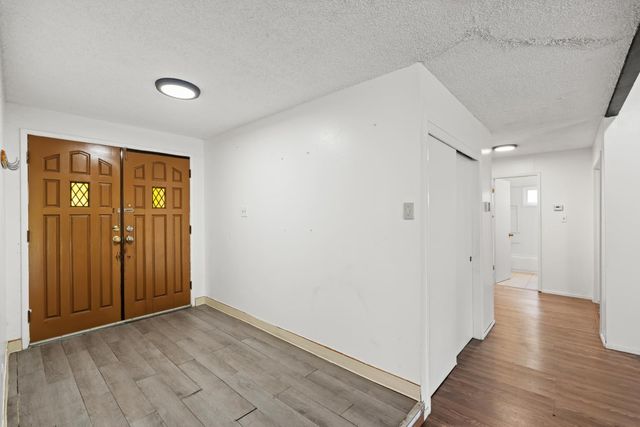 6329 Maywood Ln, Stockton, CA 95207