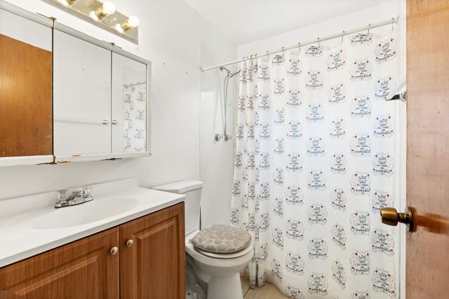 6329 Maywood Ln, Stockton, CA 95207