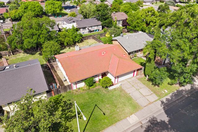 6329 Maywood Ln, Stockton, CA 95207