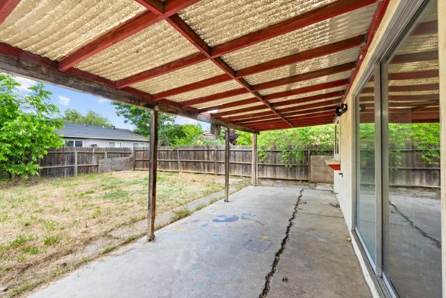 6329 Maywood Ln, Stockton, CA 95207