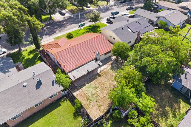 6329 Maywood Ln, Stockton, CA 95207