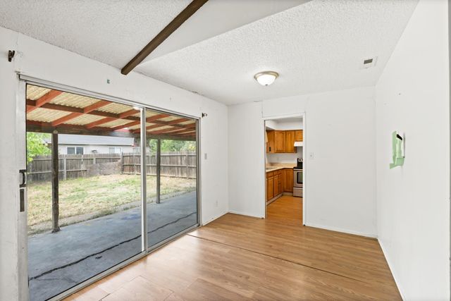 6329 Maywood Ln, Stockton, CA 95207